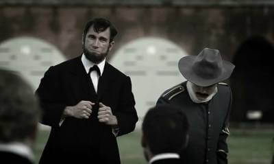 Кадр из фильма «Авраам Линкольн против зомби»