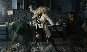 Кадр из фильма «Взрывная блондинка»